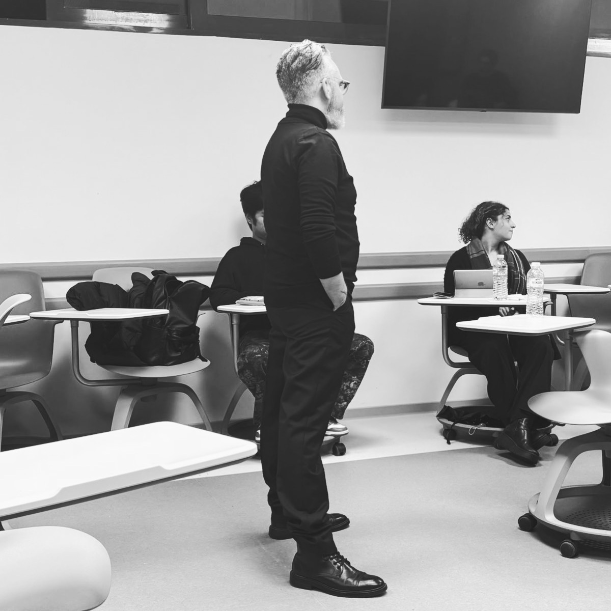 Theodore Georgedakis teaching in classroom session